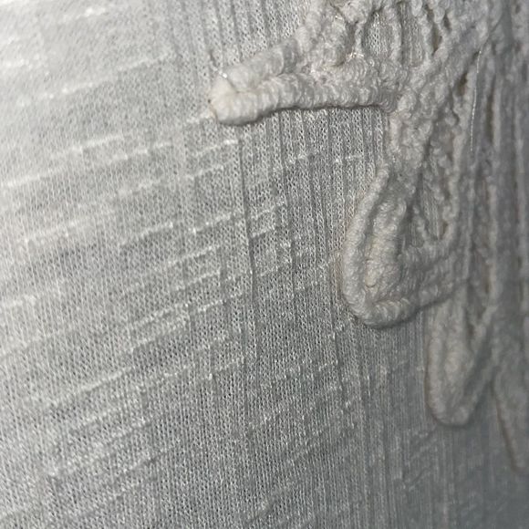 Daisy Fuentes sleeveless lightly textured button down lace appliqué back - Picture 4 of 6